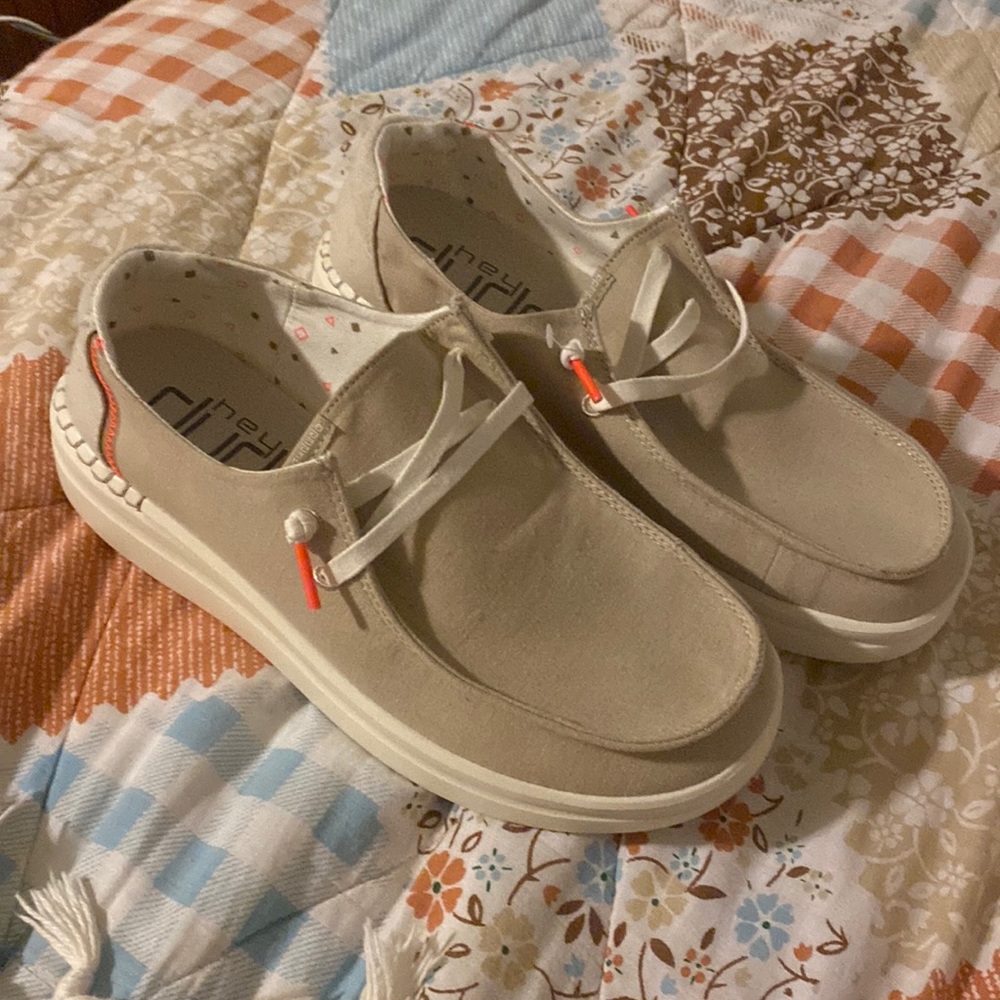 Wendy Rise Hey Dudes